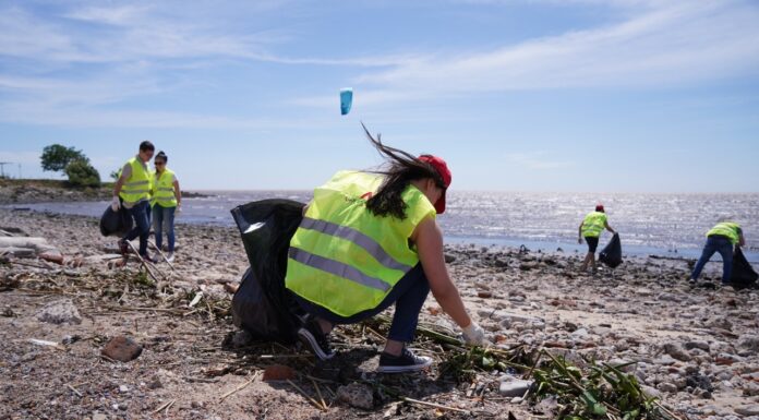 VICENTE LÓPEZ RECOLECTÓ MÁS DE 220 KILOS DE RESIDUOS EN UNA JORNADA DE LIMPIEZA DE LA COSTA