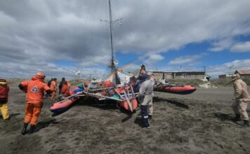 ADELANTO – QUEDÓ VARADO EL TRIMARÁN RUSO EN LA ZONA DE LA MARGEN SUR EN RÍO GRANDE