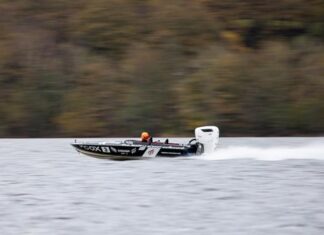 ALCANZAN EL RÉCORD MUNDIAL DE VELOCIDAD DE UN MOTOR FUERA DE BORDA DIESEL: 100,21 KM/HORA