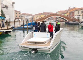 YAMAHA PROBÓ EL NUEVO MOTOR ELÉCTRICO HARMO EN UNA EMBARCACIÓN ITALIANA EN MURANO
