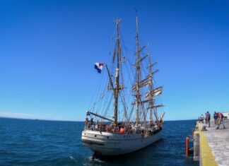 ARRIBÓ A PUERTO MADRYN EL VELERO “EUROPA” CON TURISTAS Y TRIPULANTES