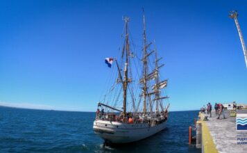ARRIBÓ A PUERTO MADRYN EL VELERO “EUROPA” CON TURISTAS Y TRIPULANTES