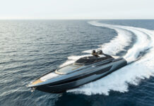RIVA 76´BAHAMAS SUPER: RESTYLING DEL ICÓNICO YATE OPEN Y COUPÉ DEL ASTILLERO FERRETTI