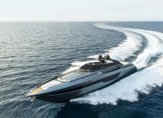 RIVA 76´BAHAMAS SUPER: RESTYLING DEL ICÓNICO YATE OPEN Y COUPÉ DEL ASTILLERO FERRETTI