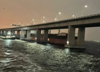 UN GRAN BARCO A LA DERIVA IMPACTA CONTRA EL PRINCIPAL PUENTE DE RÍO DE JANEIRO