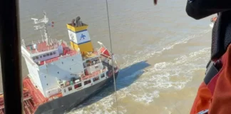 EMERGENCIA EN EL RÍO DE LA PLATA: PREFECTURA AERO EVACUÓ DE URGENCIA AL CAPITÁN DE UN BUQUE CON UN ACCIDENTE CEREBRO VASCULAR