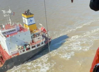 EMERGENCIA EN EL RÍO DE LA PLATA: PREFECTURA AERO EVACUÓ DE URGENCIA AL CAPITÁN DE UN BUQUE CON UN ACCIDENTE CEREBRO VASCULAR