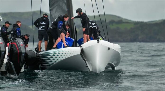 VIDEO – EMIRATES TEAM NEW ZEALAND SUFRE UN ACCIDENTE DURANTE UN ENTRENAMIENTO