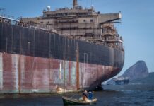 EL TÓXICO CEMENTERIO DE BARCOS ABANDONADOS EN BRASIL
