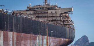 EL TÓXICO CEMENTERIO DE BARCOS ABANDONADOS EN BRASIL