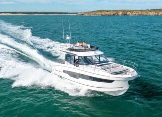 MERRY FISHER 1295 FLY, EL NUEVO BUQUE INSIGNIA DE JEANNEAU EXPUESTO EN PARÍS