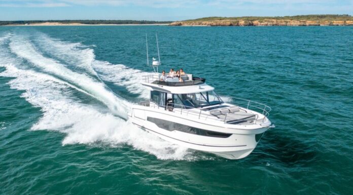 MERRY FISHER 1295 FLY, EL NUEVO BUQUE INSIGNIA DE JEANNEAU EXPUESTO EN PARÍS