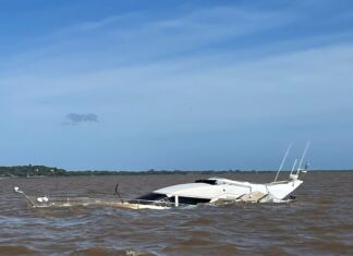 SE HUNDIÓ UN YATE DE 52 PIES FRENTE A OLIVOS