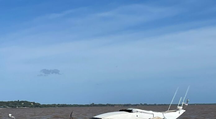 SE HUNDIÓ UN YATE DE 52 PIES FRENTE A OLIVOS