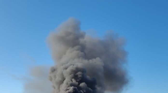 SE INCENDIÓ UN YATE EN EL RÍO DE LA PLATA