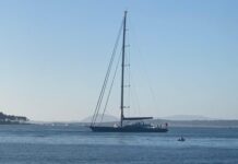 UN SUPER VELERO DE PERINI NAVI DE 60 METROS AMARRÓ EN PUNTA DEL ESTE