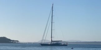 UN SUPER VELERO DE PERINI NAVI DE 60 METROS AMARRÓ EN PUNTA DEL ESTE