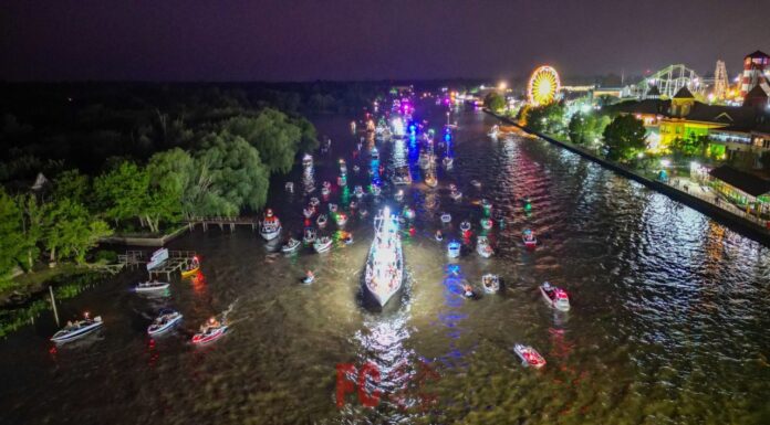 MASIVA CONCURRENCIA DE EMBARCACIONES EN LA PROCESIÓN NÁUTICA DE TIGRE