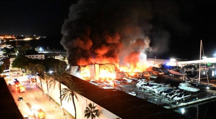 VIDEO – UN DEVASTADOR INCENDIO DESTRUYE 80 BARCOS EN EL PUERTO DE MARBELLA