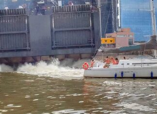 VIDEO – UN BARCO DE BUQUEBUS CHOCÓ A UN VELERO EN DÁRSENA NORTE