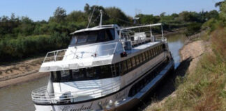 POR LA BAJANTE, EL BARCO CIUDAD DE ROSARIO NO FUNCIONA DESDE HACE CASI 3 AÑOS
