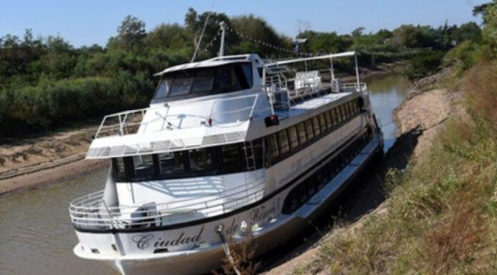 POR LA BAJANTE, EL BARCO CIUDAD DE ROSARIO NO FUNCIONA DESDE HACE CASI 3 AÑOS