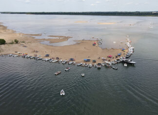 RESISTENCIA / CORRIENTES: MOVIDA NÁUTICA EN BANCO DE ARENA DEL RÍO PARANÁ