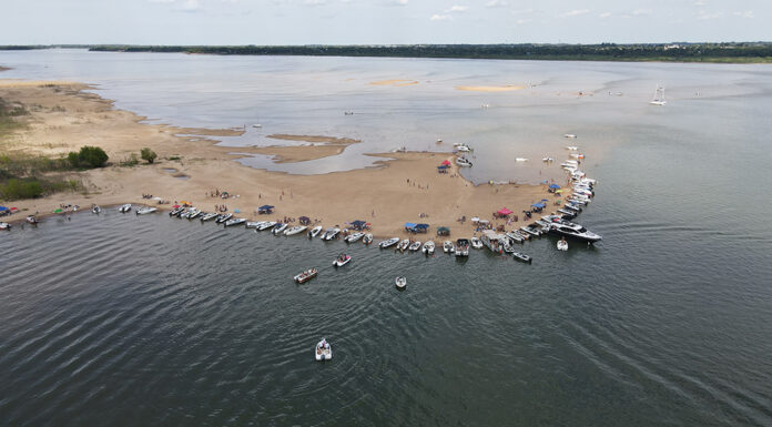 RESISTENCIA / CORRIENTES: MOVIDA NÁUTICA EN BANCO DE ARENA DEL RÍO PARANÁ