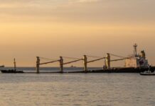 Llegan activos especializados a Gibraltar para remover restos de naufragio