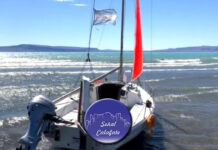 ENCONTRARON UN VELERO ABANDONADO EN LA COSTA DEL LAGO ARGENTINO