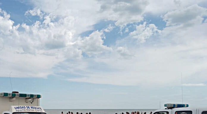 DESPUÉS DE 14 HORAS PERDIDOS EN EL MAR, RESCATAN A DOS KAYAKISTAS EN MONTE HERMOSO