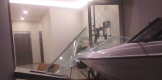 POSADAS – DAÑOS EN UN EDIFICIO POR EL CHOQUE DE UNA LANCHA QUE SE DESPRENDIÓ DE UNA CAMIONETA EN UNA AVENIDA CÉNTRICA