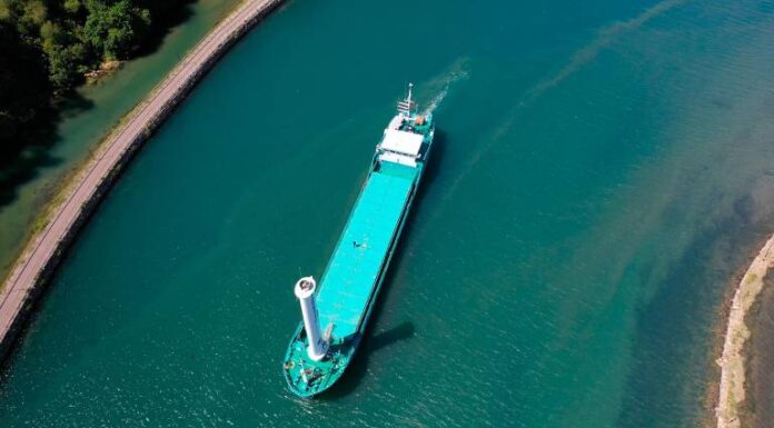 Las velas vuelven a los barcos para propulsar la eficiencia energética