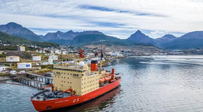 EL ROMPEHIELOS ARA “ALMIRANTE IRIZAR” FINALIZÓ LA PRIMERA ETAPA DE LA CAMPAÑA ANTÁRTICA DE VERANO