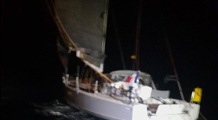 TRAGEDIA A BORDO: TRIPULANTE QUEDÓ ENGANCHADO EN LA VELA Y ESTUVO TODA LA NOCHE COLGANDO DEL MÁSTIL BOCA ABAJO Y DESPUES DE 17 HORAS MURIÓ