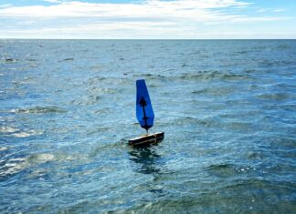 EL VELERO ELÉCTRICO Y AUTÓNOMO QUE CRUZARÁ EL ATLÁNTICO PARA PROTEGER EL MEDIO AMBIENTE
