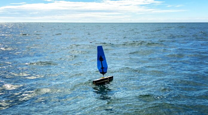 EL VELERO ELÉCTRICO Y AUTÓNOMO QUE CRUZARÁ EL ATLÁNTICO PARA PROTEGER EL MEDIO AMBIENTE