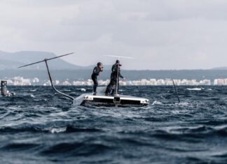 AMERICAN`S CUP: EL BARCO INEOS BRITANNIA SE INCENDIA DESPUÉS DE VOLCAR DURANTE LAS PRUEBAS