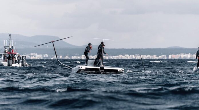 AMERICAN`S CUP: EL BARCO INEOS BRITANNIA SE INCENDIA DESPUÉS DE VOLCAR DURANTE LAS PRUEBAS