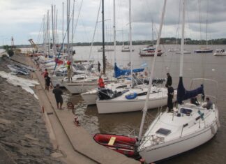 HALLARON SIN VIDA AL ARGENTINO QUE SE TIRÓ AL AGUA DESDE SU VELERO EN EL PUERTO DE COLONIA