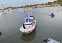 PUERTO DE COLONIA – UN ARGENTINO DE 80 AÑOS SE TIRÓ AL AGUA DE UN VELERO Y PERMANECE DESAPARECIDO