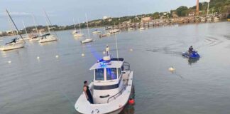 PUERTO DE COLONIA – UN ARGENTINO DE 80 AÑOS SE TIRÓ AL AGUA DE UN VELERO Y PERMANECE DESAPARECIDO