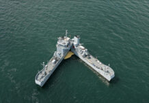 EL BARCO ALEMÁN QUE SE ABRE COMO UNA BISAGRA: PARA QUE SIRVE Y COMO FUNCIONA