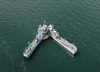 EL BARCO ALEMÁN QUE SE ABRE COMO UNA BISAGRA: PARA QUE SIRVE Y COMO FUNCIONA