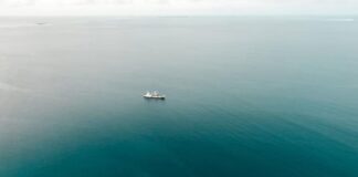 EL GPS DE UN BARCO FANTASMA GUÍA A DOS PESCADORES HASTA EL LUGAR DONDE SU CAPITÁN HABÍA CAÍDO POR LA BORDA HORAS ANTES