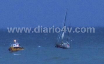VIDEO: RESCATARON UN VELERO A LA DERIVA POR LA SUDESTADA EN QUEQUÉN