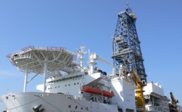 CHIKYU, EL BARCO PERFORADOR JAPONÉS QUE EXCAVÓ UN POZO RÉCORD EN EL MAR DE 7,7 KM