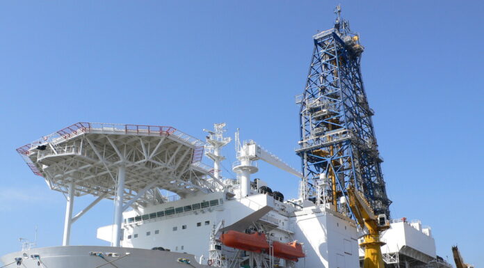 CHIKYU, EL BARCO PERFORADOR JAPONÉS QUE EXCAVÓ UN POZO RÉCORD EN EL MAR DE 7,7 KM