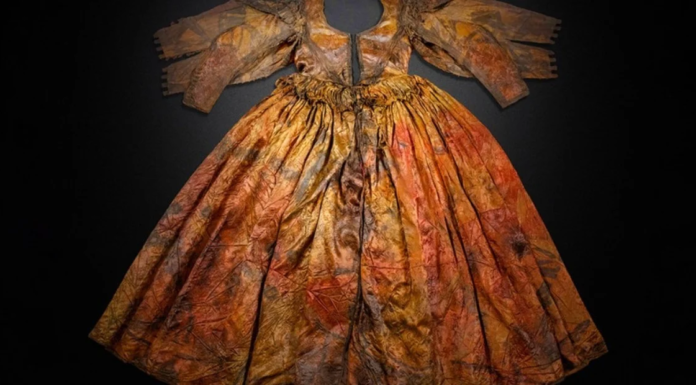 UN VESTIDO DE SEDA ESTUVO 400 AÑOS EN EL FONDO DEL MAR EN UN BARCO FANTASMA: HOY SIGUE INTACTO