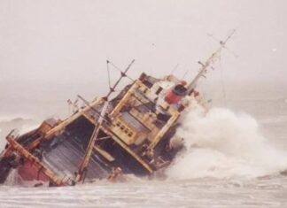 A 34 AÑOS DE LA TORMENTA QUE SACUDIÓ MAR DEL PLATA Y ENCALLÓ AL BARCO MARCELINA DE CIRIZA